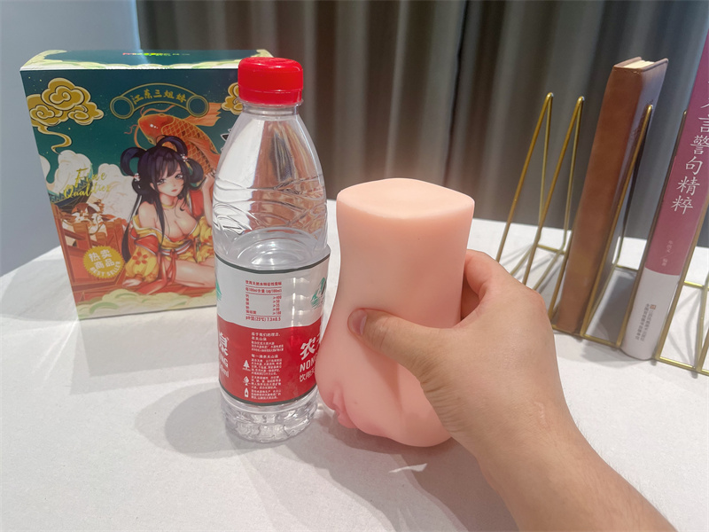 谜姬——“江东三姐妹之香菱玉齿”评测!做工粗糙造型吓人的国产撸撸杯!