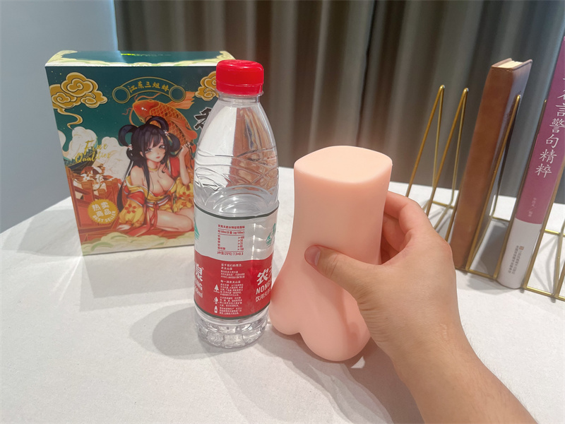 谜姬——“江东三姐妹之香菱玉齿”评测!做工粗糙造型吓人的国产撸撸杯!