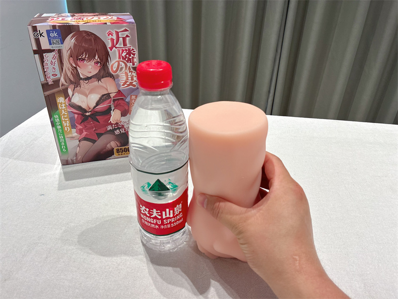 OK——“近邻之妻”评测！内在元素丰富，外形怪异的硬胶杯！